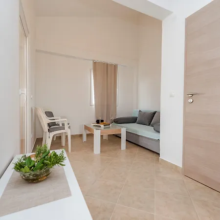 Simic Apartment Vir